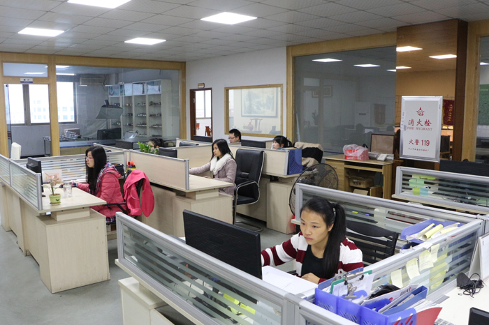 圣元小伙們投入工作中 圣元小伙們投入工作中